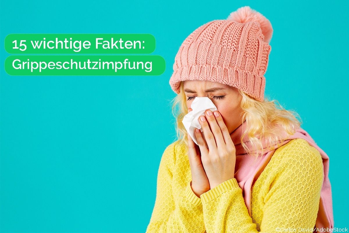 Frau die in ein Taschentuch niest.